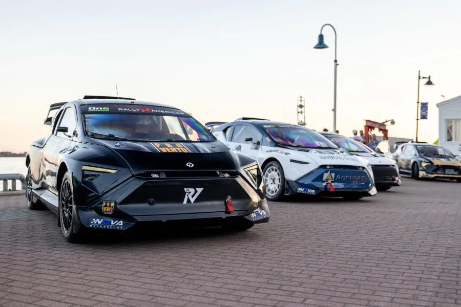 Sensacionāla debija Kanādā – Roberts Vītols uzvar jau pirmajās FC2 Supercar sacīkstēs